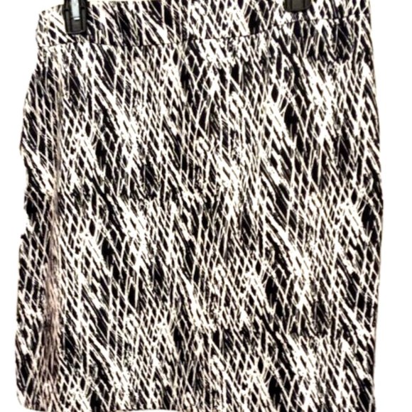 Pencil Skirt Size Medium NEW Black/White Geometric Design Zip up Short - Picture 4 of 6